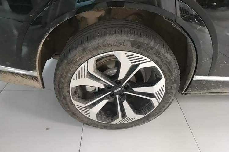 Used Wey Lanshan 2023 Four-Wheel Drive Ultra-Long Range Version Right Rear Wheel Hub