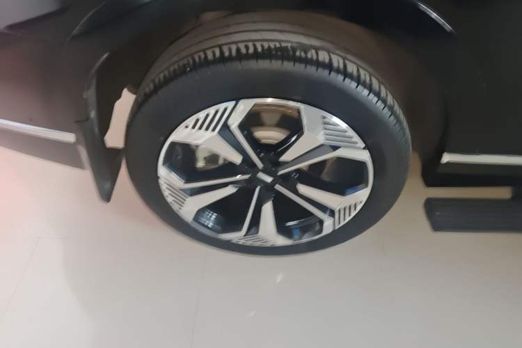 Used Wey Lanshan 2023 Four-Wheel Drive Ultra-Long Range Version Right Rear Wheel Hub