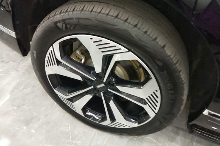 Used Wey Lanshan 2023 Four-Wheel Drive Ultra-Long Range Version Right Rear Wheel Hub