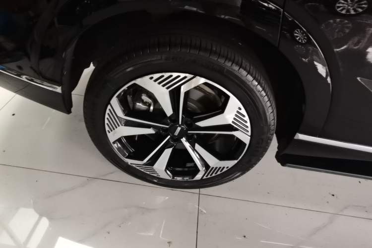 Used Wey Lanshan 2023 Four-Wheel Drive Ultra-Long Range Version Right Rear Wheel Hub