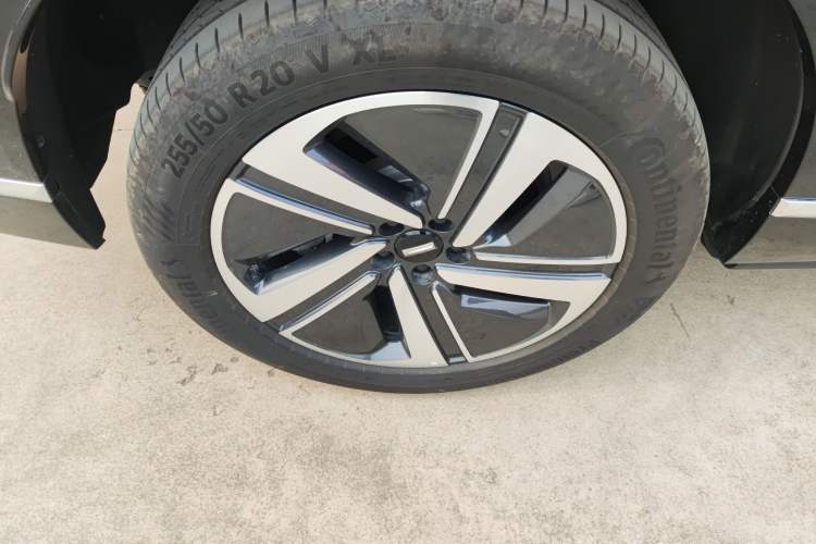 Used Wey Lanshan 2023 Four-Wheel Drive Ultra-Long Range Version Right Rear Wheel Hub