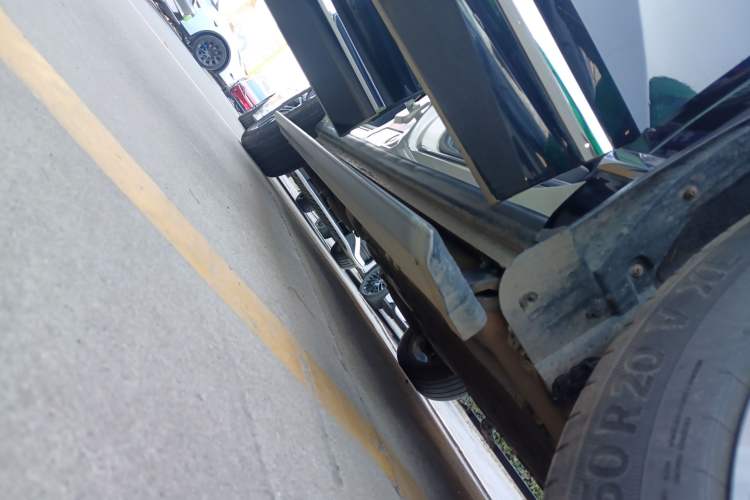 Used Wey Lanshan 2023 Two-Wheel Drive Long-Range Version Right Side Sill