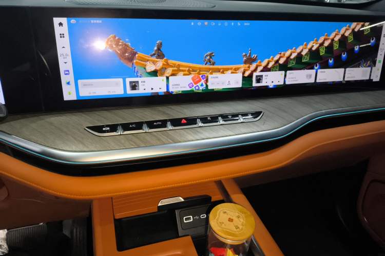 Used Wey Lanshan 2023 Four-Wheel Drive Ultra-Long Range Version Audio And AC Panel