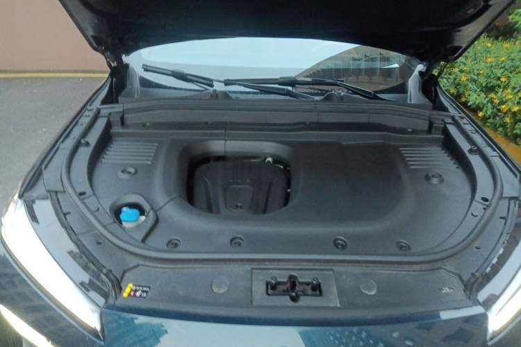 Used Wey Lanshan 2023 Four-Wheel Drive Ultra-Long Range Version Engine Bay