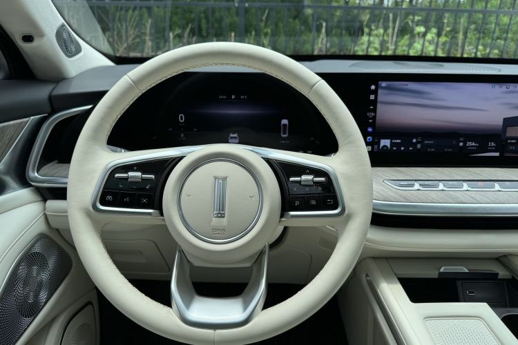 Used Wey Lanshan 2023 Four-Wheel Drive Ultra-Long Range Version Interior 1