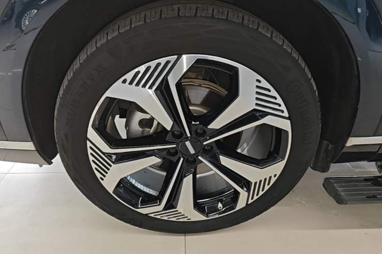 Used Wey Lanshan 2023 Four-Wheel Drive Ultra-Long Range Version Left Front Wheel Hub