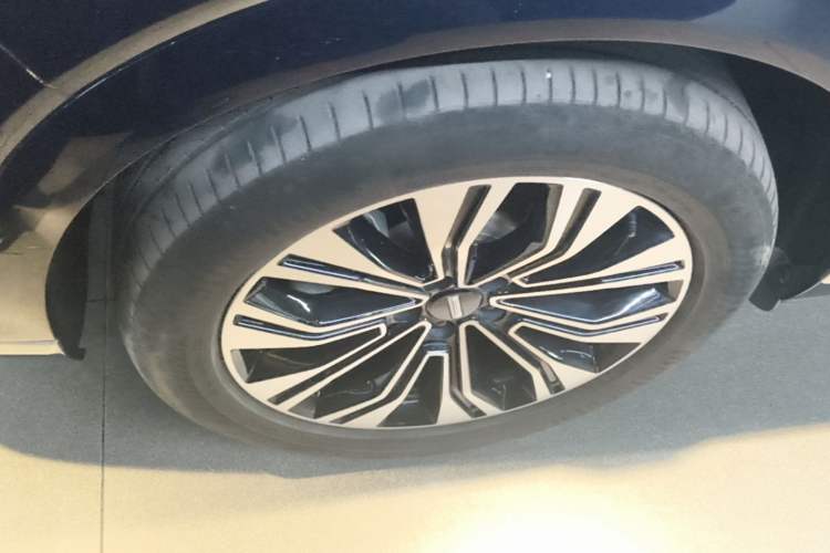 Used Wey Lanshan 2023 Four-Wheel Drive Ultra-Long Range Version Left Front Wheel Hub