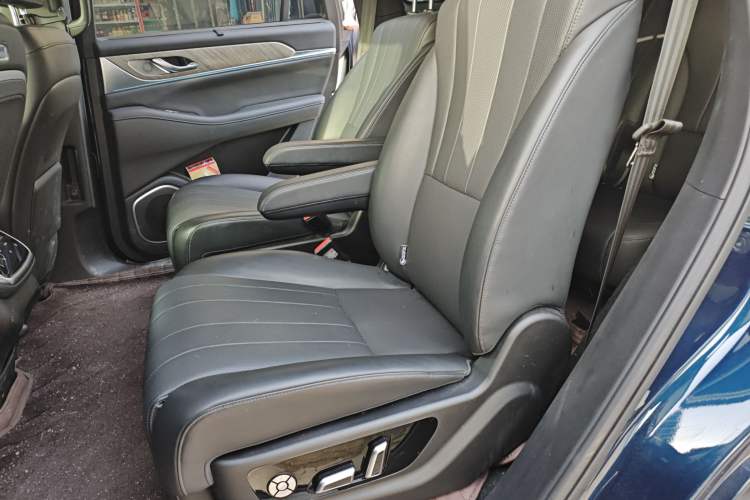 Used Wey Lanshan 2023 Four-Wheel Drive Ultra-Long Range Version Left Rear Seat