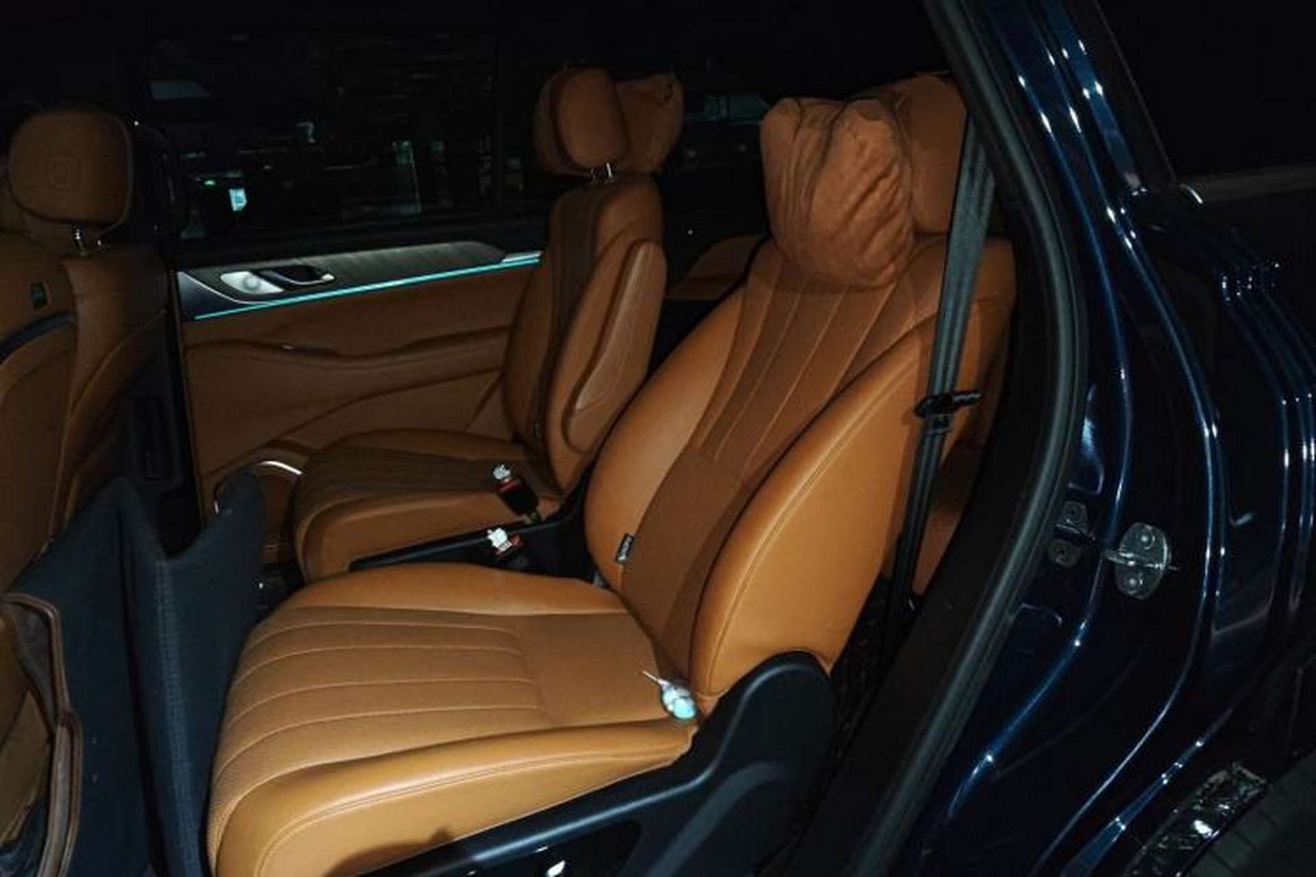 Used Wey Lanshan 2023 Four-Wheel Drive Ultra-Long Range Version Left Rear Seat