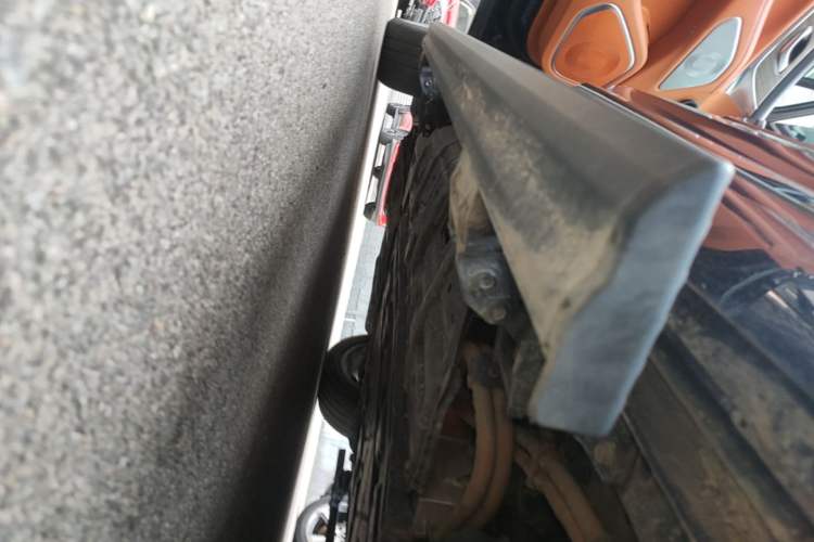 Used Wey Lanshan 2023 Four-Wheel Drive Ultra-Long Range Version Left Side Sill