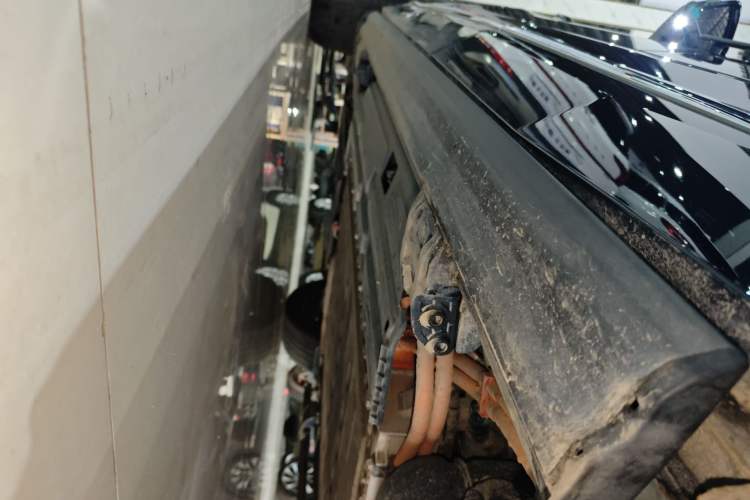 Used Wey Lanshan 2023 Four-Wheel Drive Ultra-Long Range Version Left Side Sill