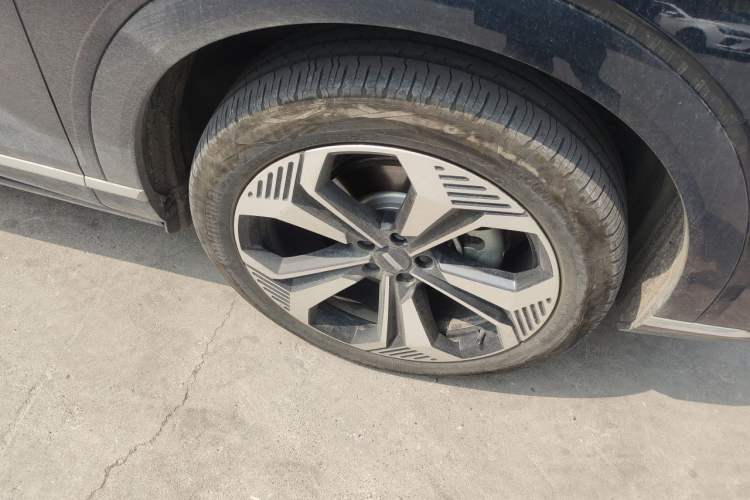 Used Wey Lanshan 2023 Four-Wheel Drive Ultra-Long Range Version Right Front Wheel Hub