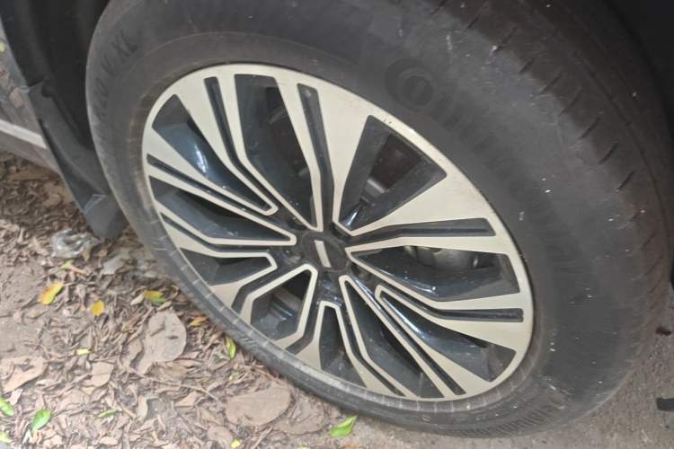 Used Wey Lanshan 2023 Four-Wheel Drive Ultra-Long Range Version Right Front Wheel Hub