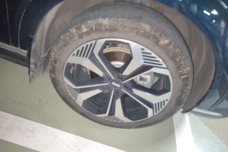 Used Wey Lanshan 2023 Four-Wheel Drive Ultra-Long Range Version Right Front Wheel Hub