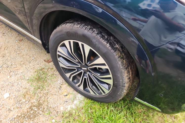 Used Wey Lanshan 2023 Four-Wheel Drive Ultra-Long Range Version Right Front Wheel Hub