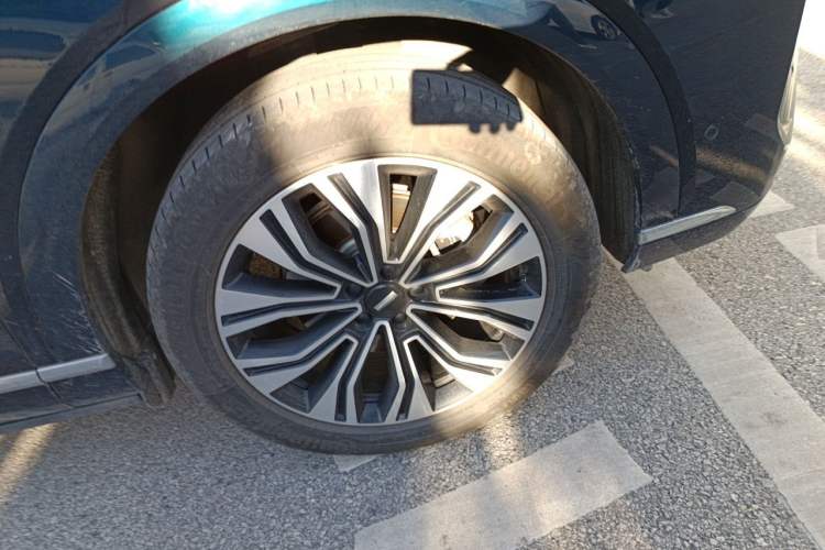 Used Wey Lanshan 2023 Four-Wheel Drive Ultra-Long Range Version Right Front Wheel Hub