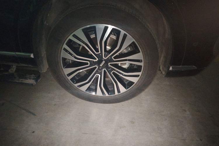 Used Wey Lanshan 2023 Four-Wheel Drive Ultra-Long Range Version Right Front Wheel Hub
