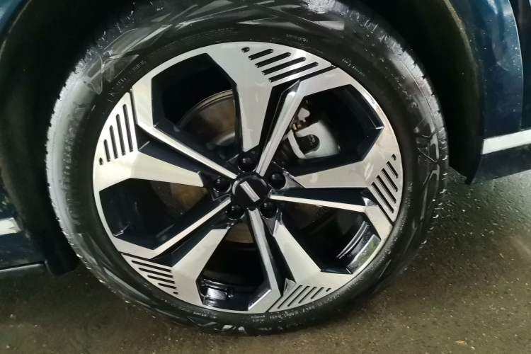 Used Wey Lanshan 2023 Four-Wheel Drive Ultra-Long Range Version Right Front Wheel Hub
