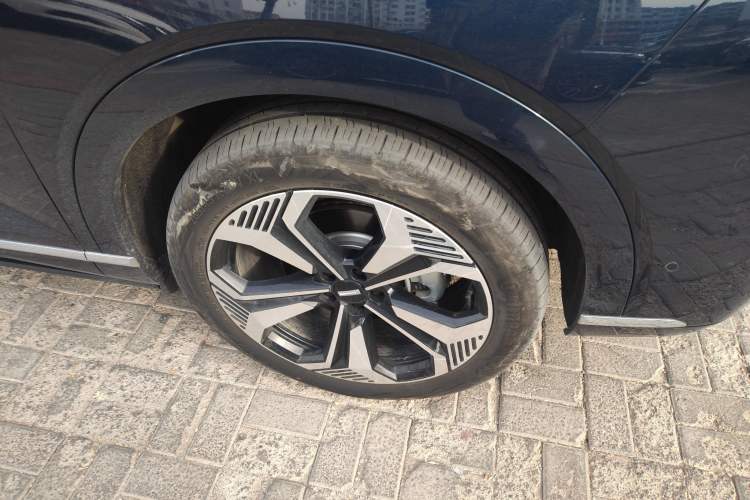 Used Wey Lanshan 2023 Four-Wheel Drive Ultra-Long Range Version Right Front Wheel Hub