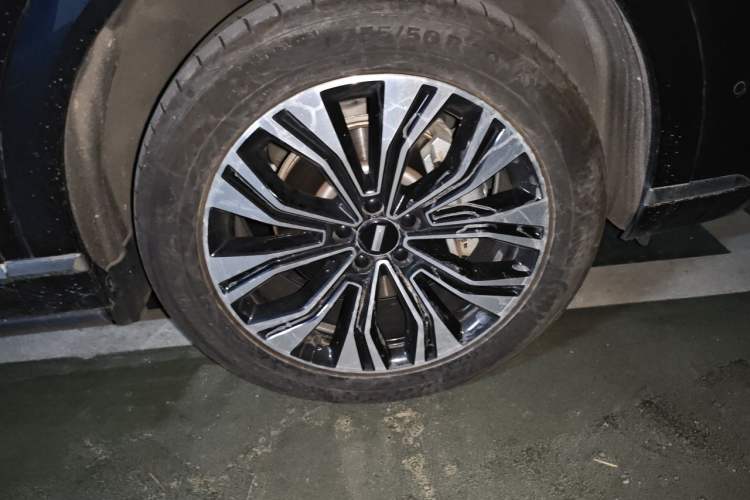 Used Wey Lanshan 2023 Four-Wheel Drive Ultra-Long Range Version Right Front Wheel Hub