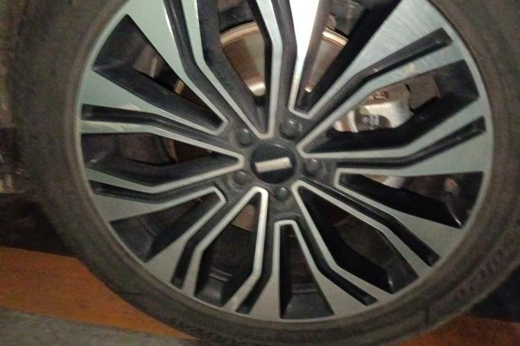 Used Wey Lanshan 2023 Four-Wheel Drive Ultra-Long Range Version Right Front Wheel Hub
