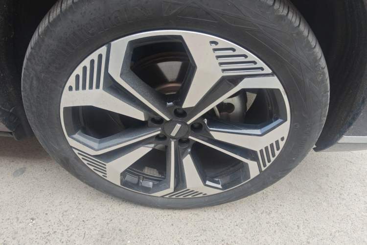Used Wey Lanshan 2023 Four-Wheel Drive Ultra-Long Range Version Right Front Wheel Hub