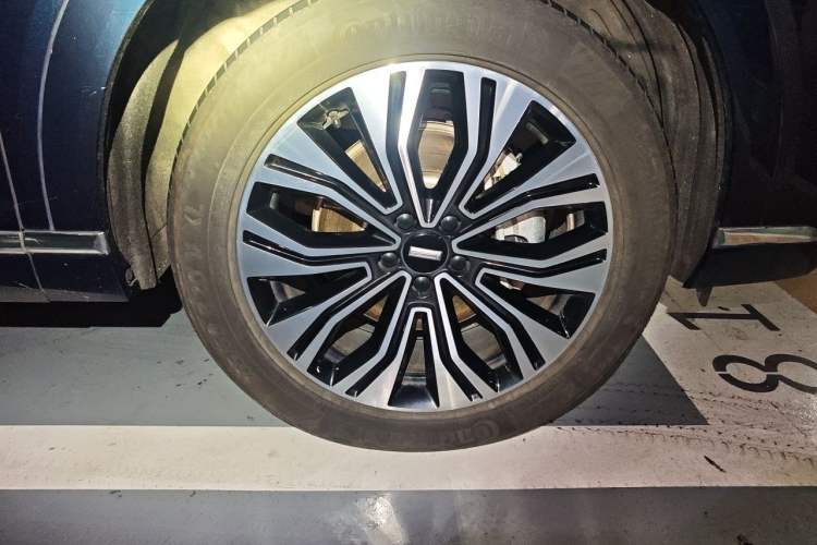 Used Wey Lanshan 2023 Two-Wheel Drive Long-Range Version Right Front Wheel Hub