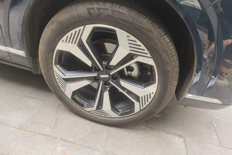 Used Wey Lanshan 2023 Four-Wheel Drive Ultra-Long Range Version Right Front Wheel Hub