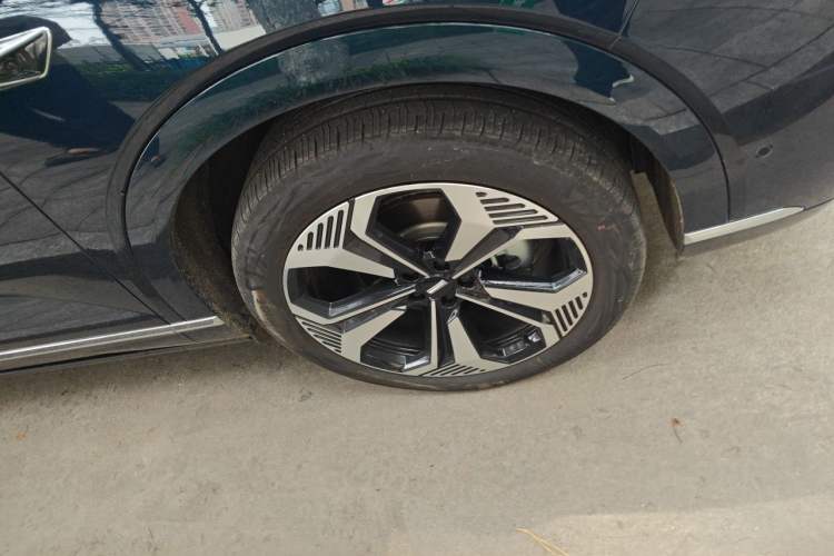 Used Wey Lanshan 2023 Four-Wheel Drive Ultra-Long Range Version Right Front Wheel Hub