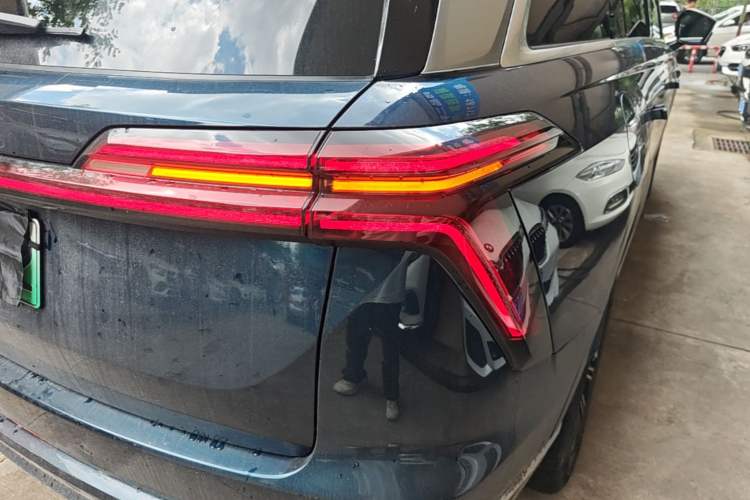 Used Wey Lanshan 2023 Four-Wheel Drive Ultra-Long Range Version Right Rear Taillight