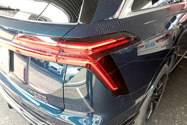 Used Wey Lanshan 2023 Four-Wheel Drive Ultra-Long Range Version Right Rear Taillight