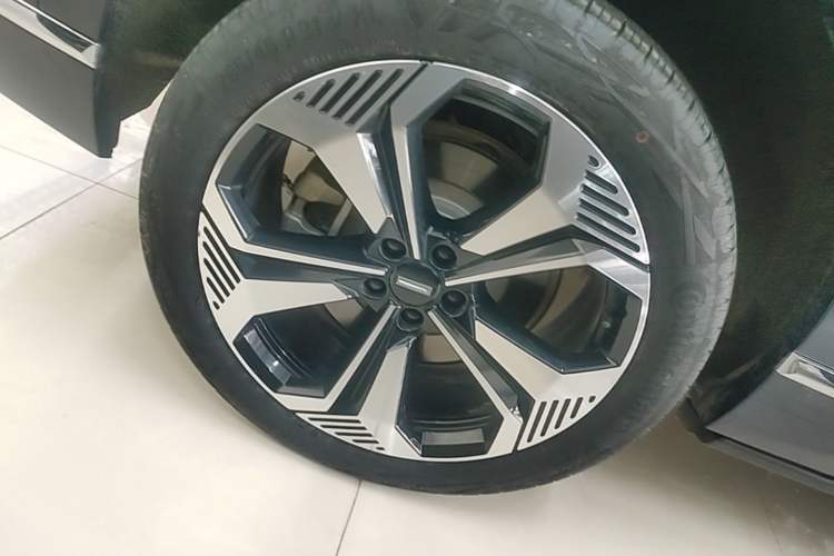 Used Wey Lanshan 2023 Four-Wheel Drive Ultra-Long Range Version Right Rear Wheel Hub