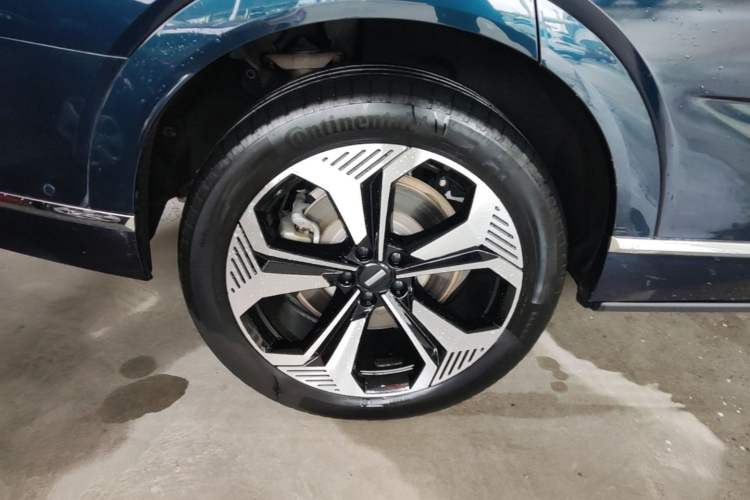 Used Wey Lanshan 2023 Four-Wheel Drive Ultra-Long Range Version Right Rear Wheel Hub