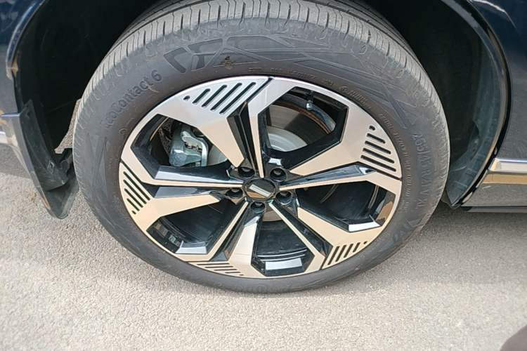 Used Wey Lanshan 2023 Four-Wheel Drive Ultra-Long Range Version Right Rear Wheel Hub