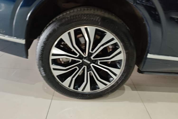 Used Wey Lanshan 2023 Four-Wheel Drive Ultra-Long Range Version Right Rear Wheel Hub