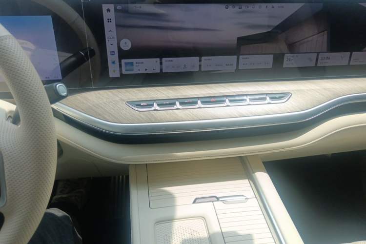Used Wey Lanshan 2023 Four-Wheel Drive Ultra-Long Range Version Audio And AC Panel