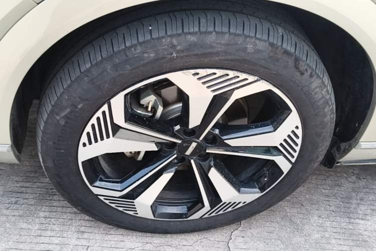 Used Wey Lanshan 2023 Four-Wheel Drive Ultra-Long Range Version Left Front Wheel Hub