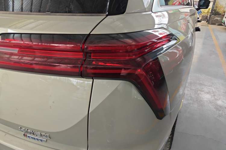 Used Wey Lanshan 2023 Four-Wheel Drive Ultra-Long Range Version Right Rear Taillight