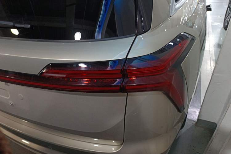 Used Wey Lanshan 2023 Four-Wheel Drive Ultra-Long Range Version Right Rear Taillight