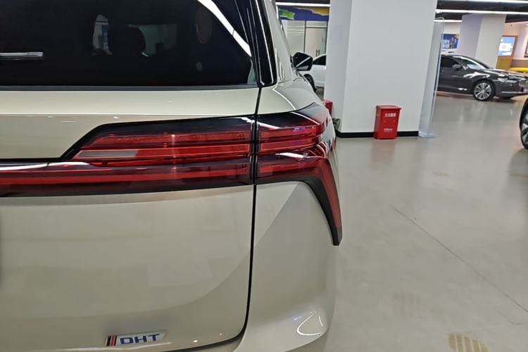 Used Wey Lanshan 2023 Four-Wheel Drive Ultra-Long Range Version Right Rear Taillight