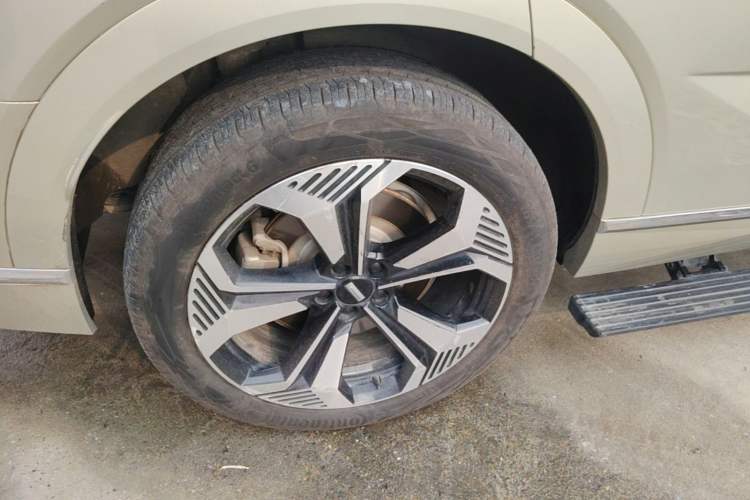 Used Wey Lanshan 2023 Four-Wheel Drive Ultra-Long Range Version Right Rear Wheel Hub