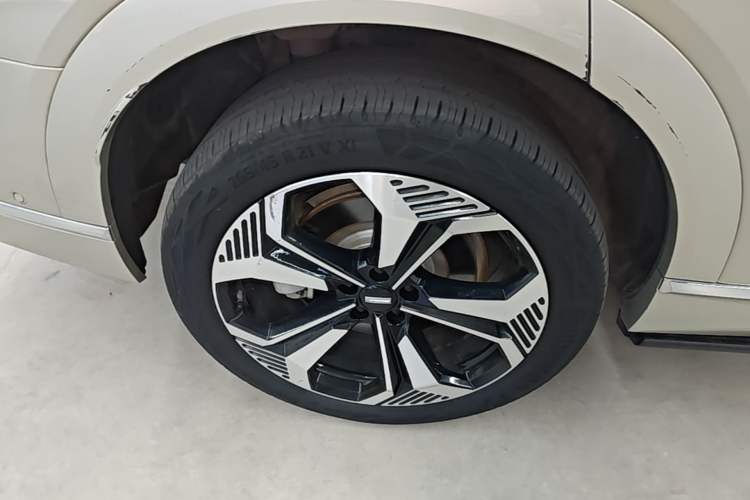 Used Wey Lanshan 2023 Four-Wheel Drive Ultra-Long Range Version Right Rear Wheel Hub