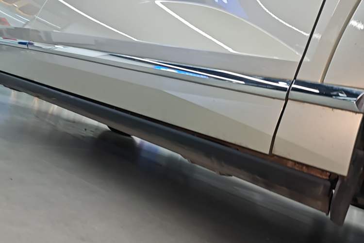 Used Wey Lanshan 2023 Four-Wheel Drive Ultra-Long Range Version Right Side Sill