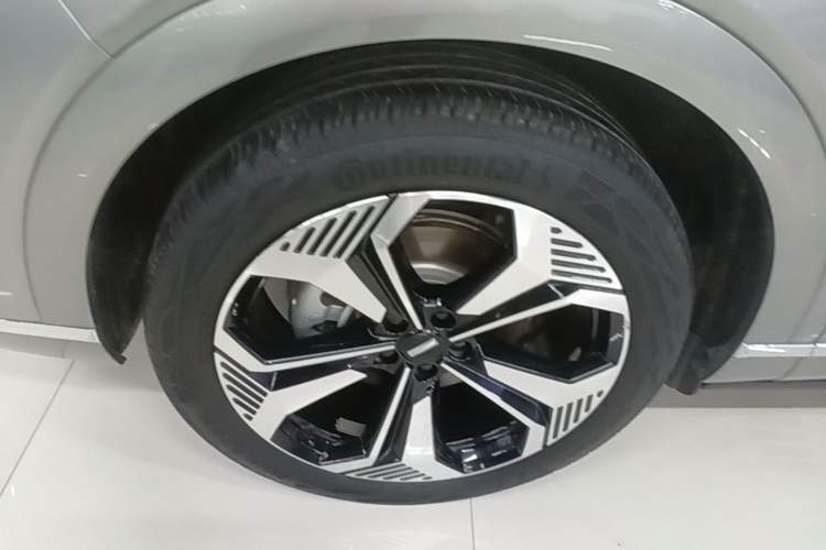 Used Wey Lanshan 2023 Four-Wheel Drive Ultra-Long Range Version Left Front Wheel Hub