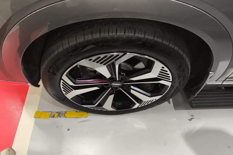 Used Wey Lanshan 2023 Four-Wheel Drive Ultra-Long Range Version Left Front Wheel Hub