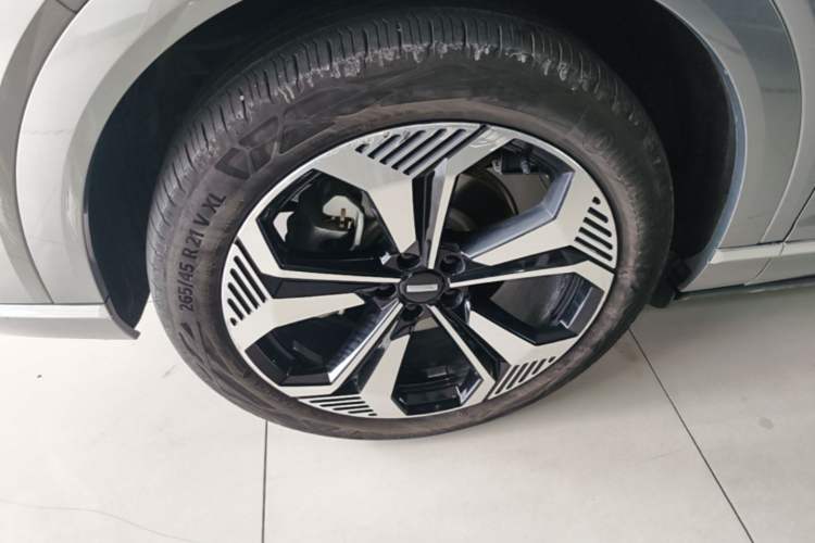 Used Wey Lanshan 2023 Four-Wheel Drive Ultra-Long Range Version Left Front Wheel Hub