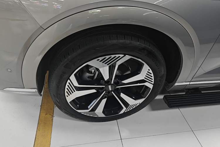 Used Wey Lanshan 2023 Four-Wheel Drive Ultra-Long Range Version Left Front Wheel Hub