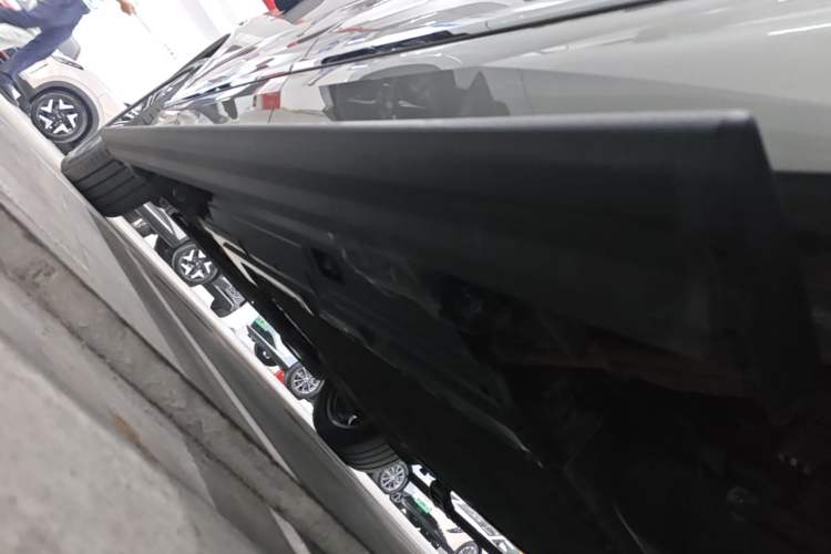 Used Wey Lanshan 2023 Two-Wheel Drive Long-Range Version Left Side Sill