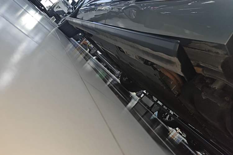 Used Wey Lanshan 2023 Four-Wheel Drive Ultra-Long Range Version Left Side Sill