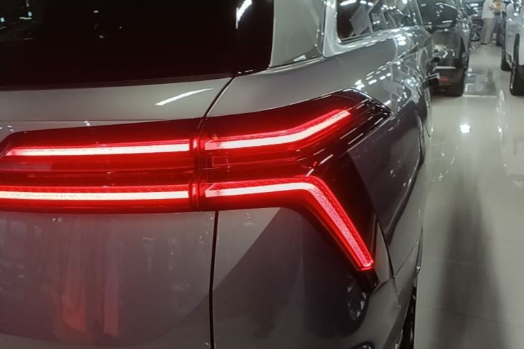 Used Wey Lanshan 2023 Four-Wheel Drive Ultra-Long Range Version Right Rear Taillight
